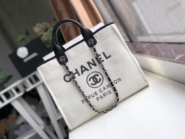 Cahnel Deauville Tote 38cm Twill Canvas Bag Fall/Winter Collection White/Black